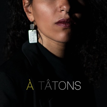 A Tâtons